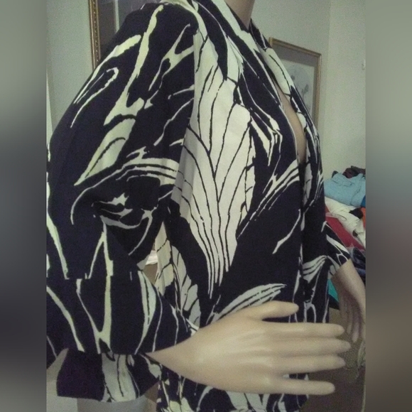 BNWOT PHENOMENAL 3 PC. SILK OUTFIT W/ BELT MAXI SKIRT 2 JACKETS BY HARARI HIGHLI - Picture 2 of 12